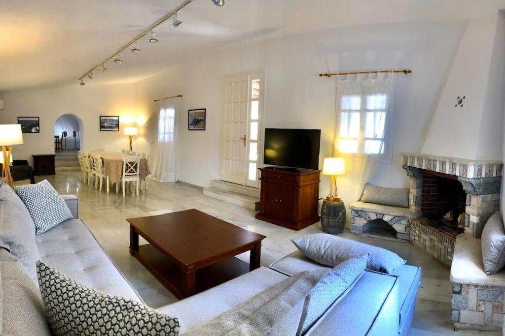 Villa Artemis In Small Kounoupi Porto Heli Exterior foto