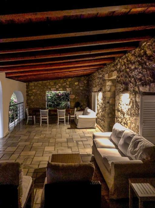 Villa Artemis In Small Kounoupi Porto Heli Exterior foto