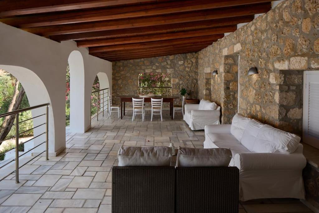 Villa Artemis In Small Kounoupi Porto Heli Exterior foto
